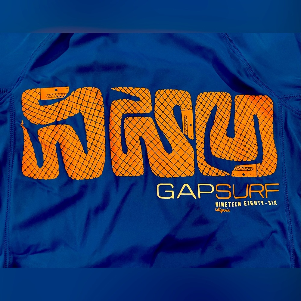 NWT Boys Gap long sleeve Rashguard. - Picture 3 of 4